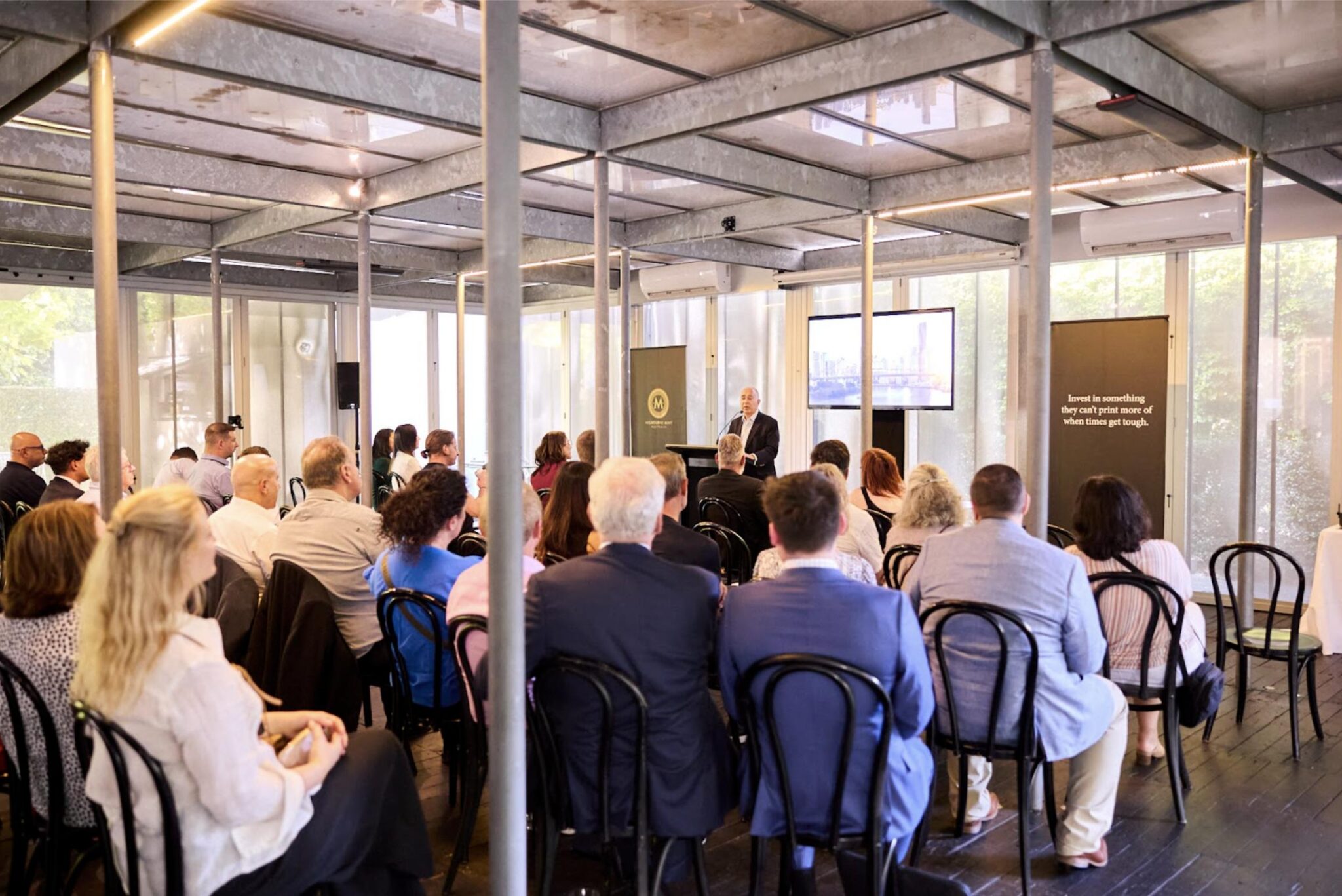 2026年2月黄金白银价格暴跌分析：市场动荡与分析师观点